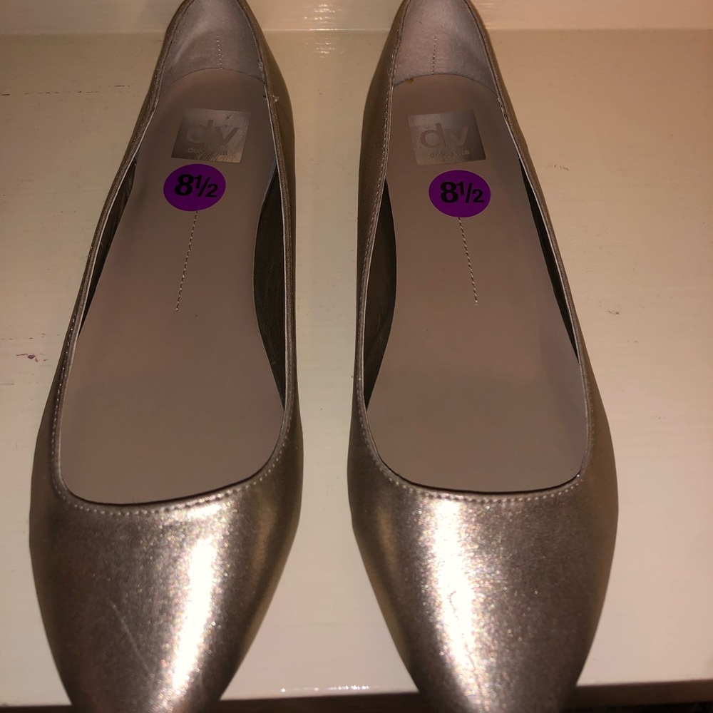 DV gold flats. Brand new! Never worn!